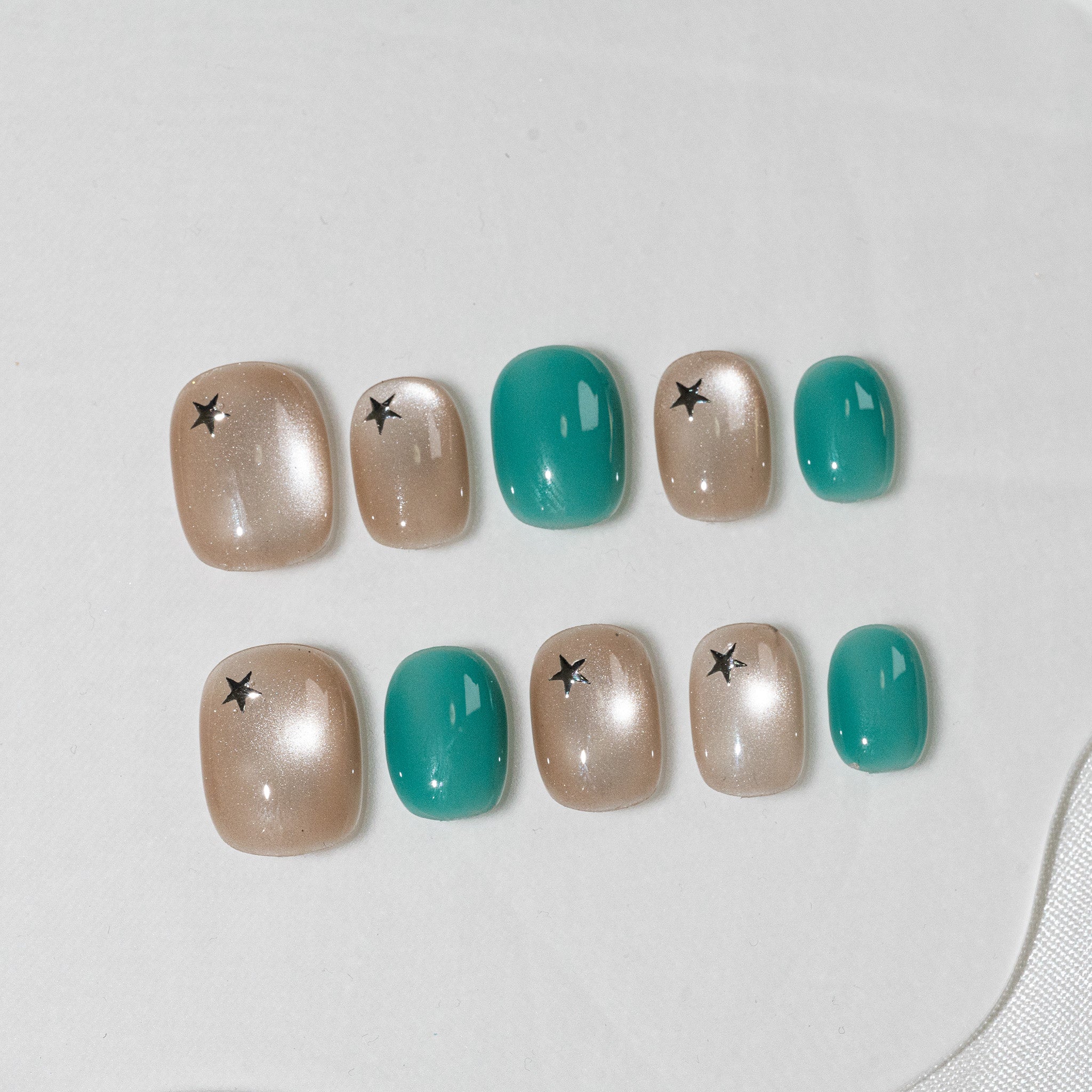 Handmade Short Squoval Round Press-On Nails - Green Magnet Minimalist Sweet 10 Pcs #261