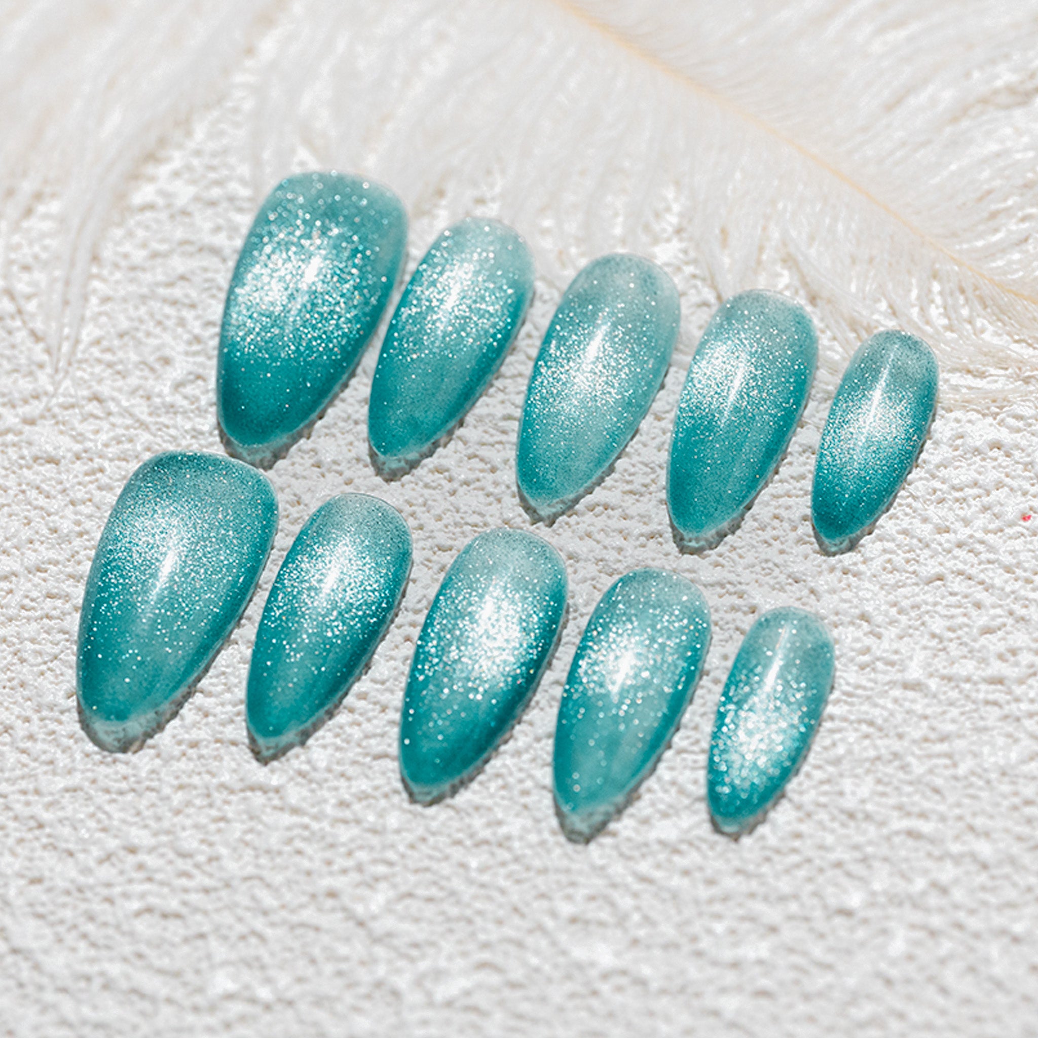 ハンドメイド ミディアム アーモンド ネイルチップ– ブルー マグネット 無地 ワンカラー シンプル 10枚セット #241