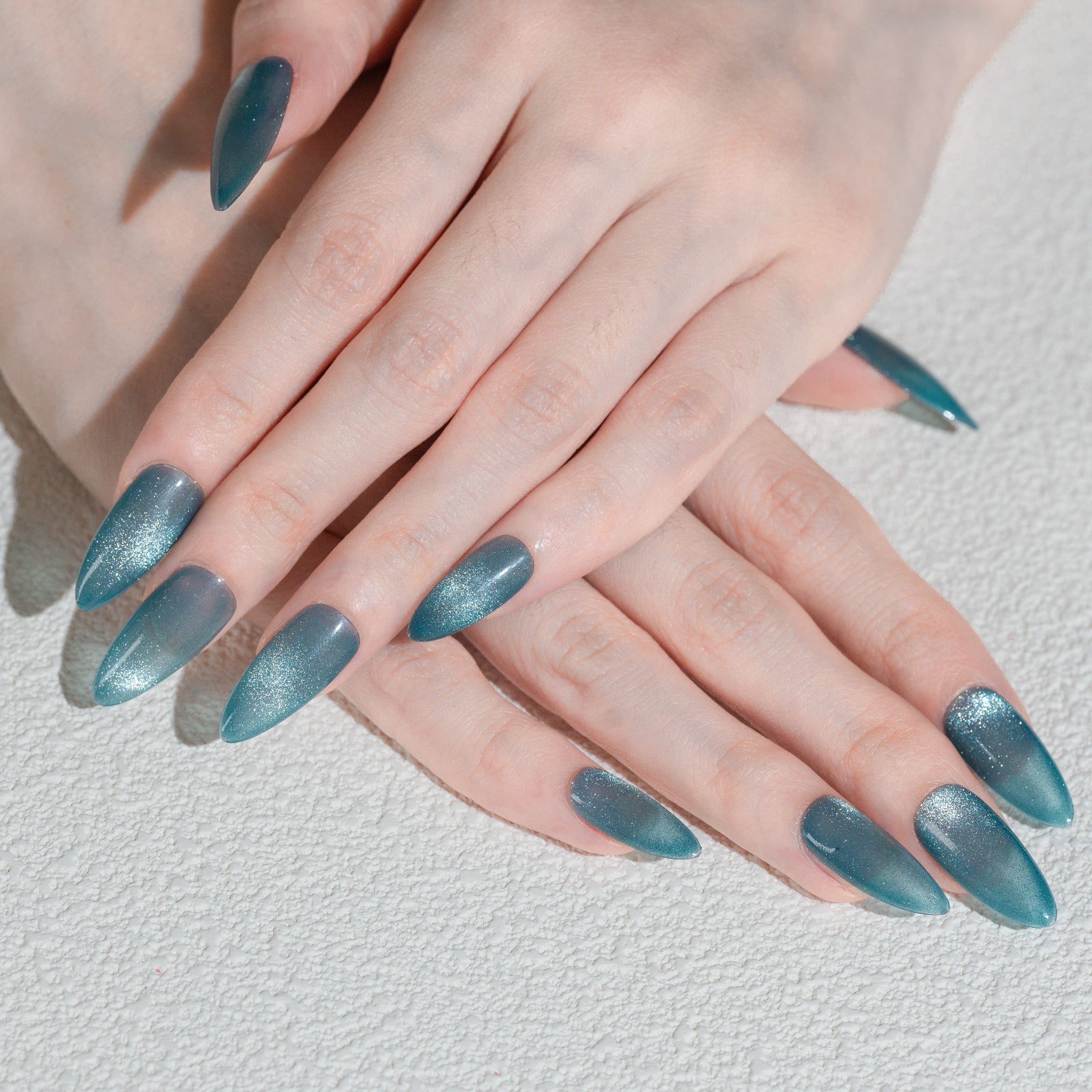 ハンドメイド ミディアム アーモンド ネイルチップ– ブルー マグネット 無地 ワンカラー シンプル 10枚セット #241