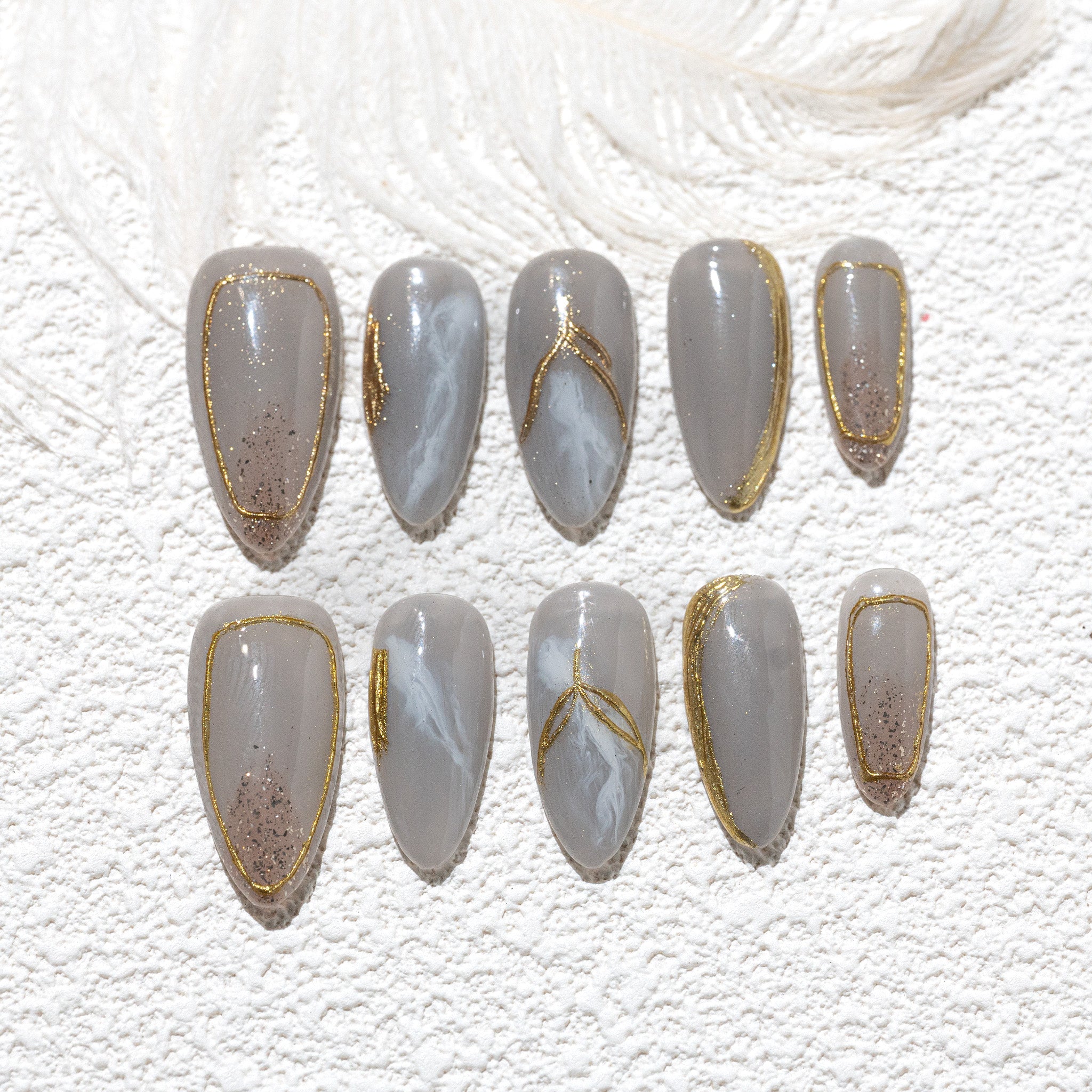 ハンドメイド ミディアム アーモンド ネイルチップ– ブルー 金 ゴールド ニュアンス 手描き グラデーション 10枚セット #230