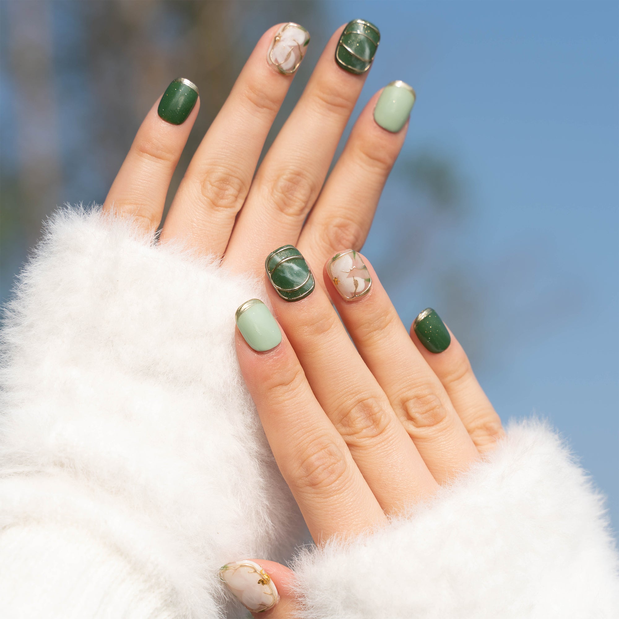 Ongles press-on faits main Court Carré-arrondi – Vert Blanc Peint à la main Brillant Ombre 10 pièces #033