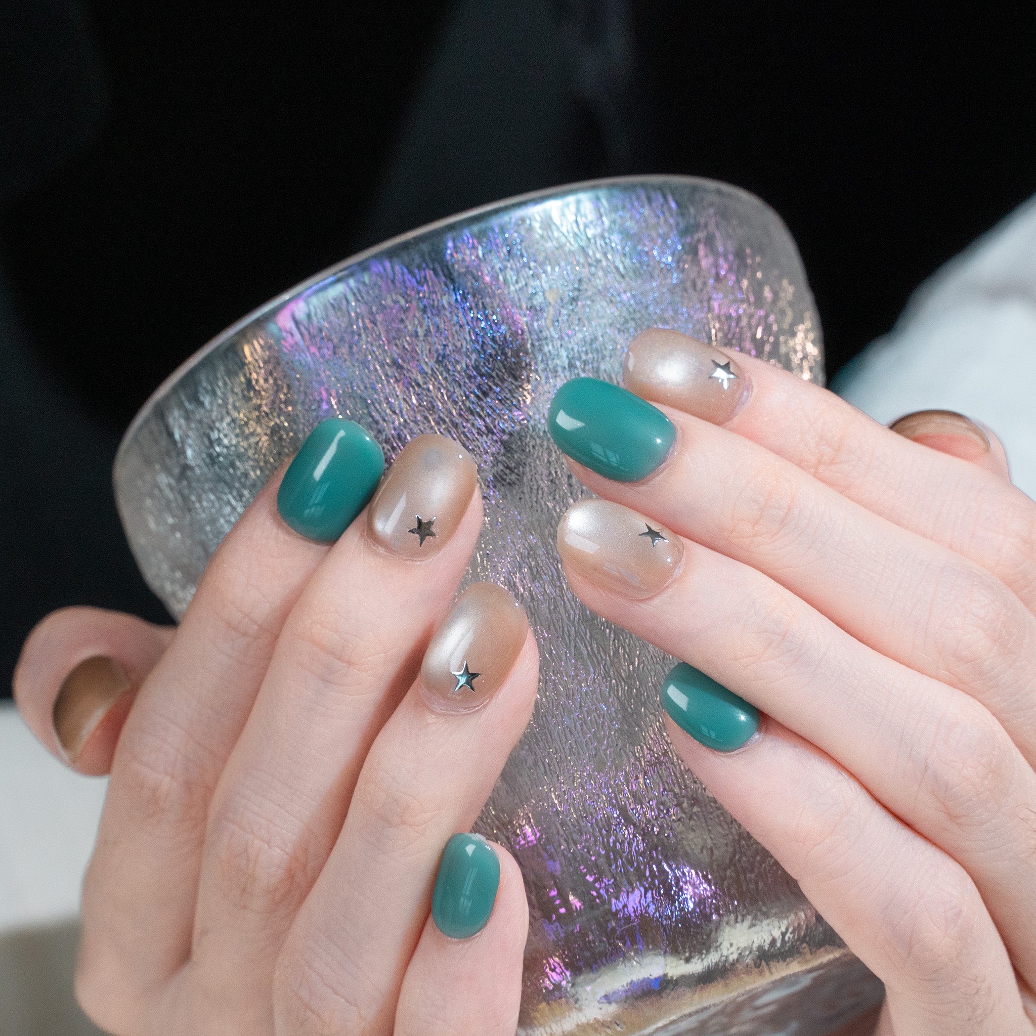 Handmade Short Squoval Round Press-On Nails - Green Magnet Minimalist Sweet 10 Pcs #261