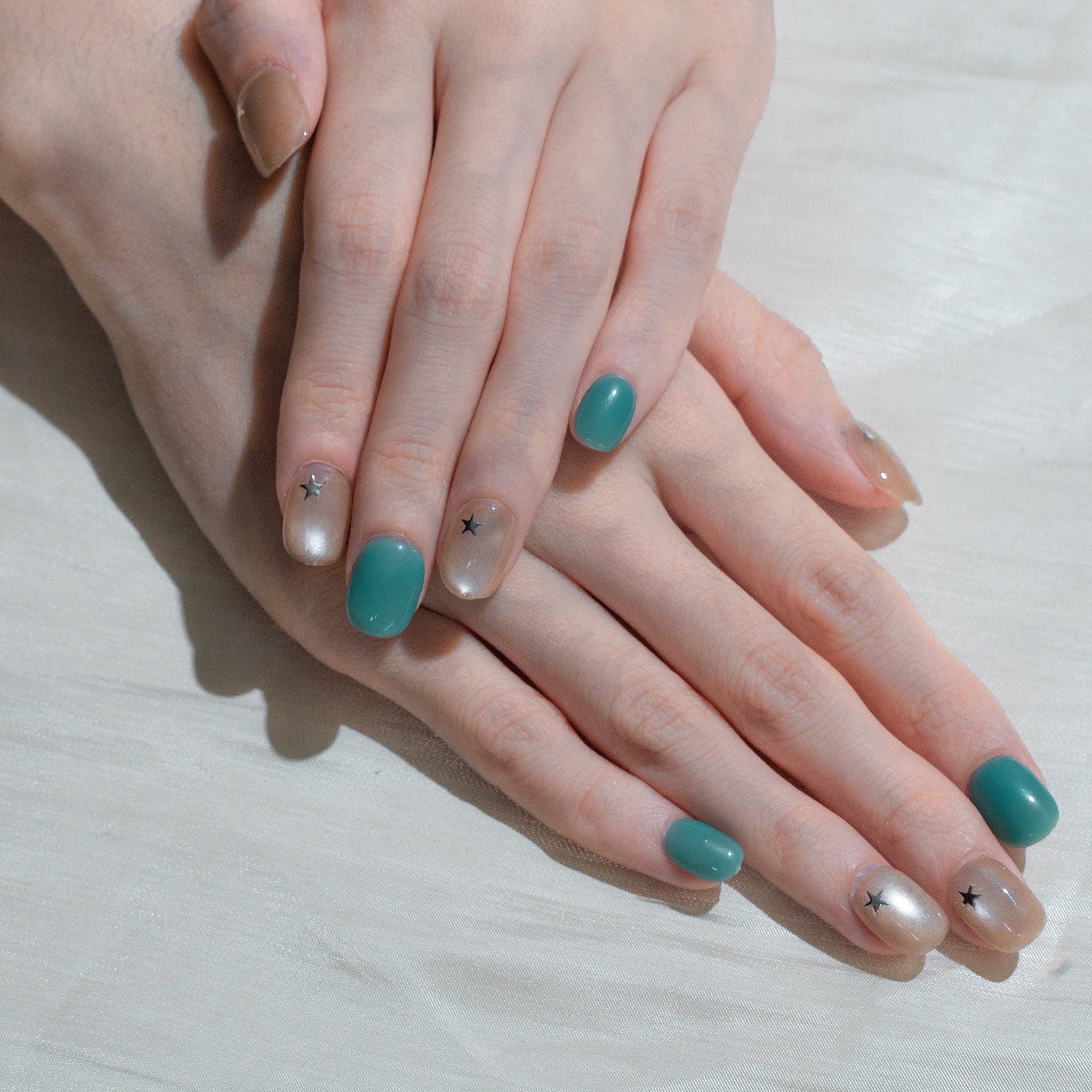 Handmade Short Squoval Round Press-On Nails - Green Magnet Minimalist Sweet 10 Pcs #261