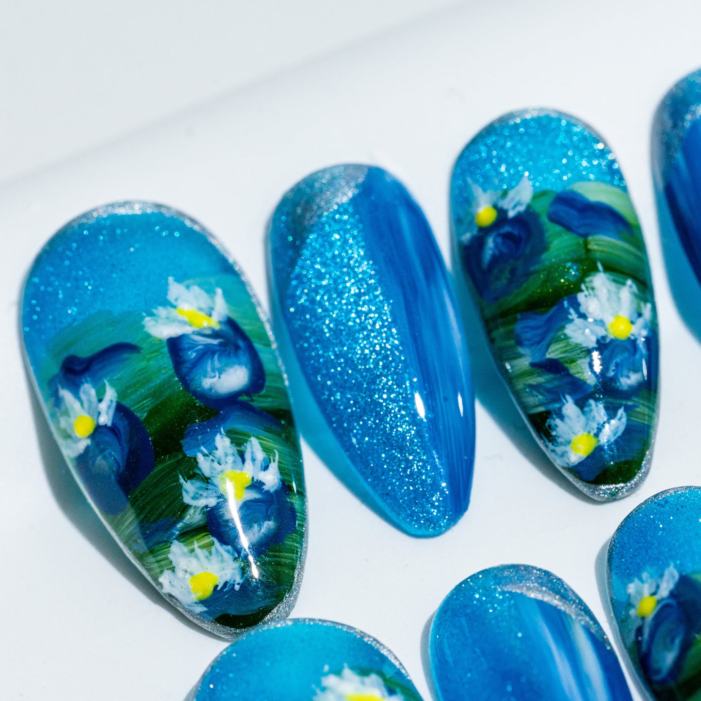 Handmade Press-on Nails Medium Long Amlond Blue Water lily Design 10Pcs HM027