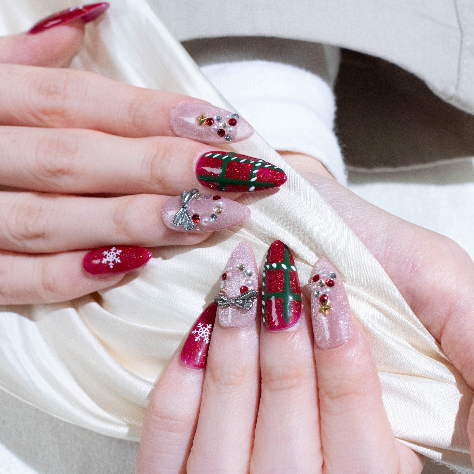 Handmade Medium Almond Press-On Nails - Red Winter Plaid Christmas Xmas 10 Pcs #280