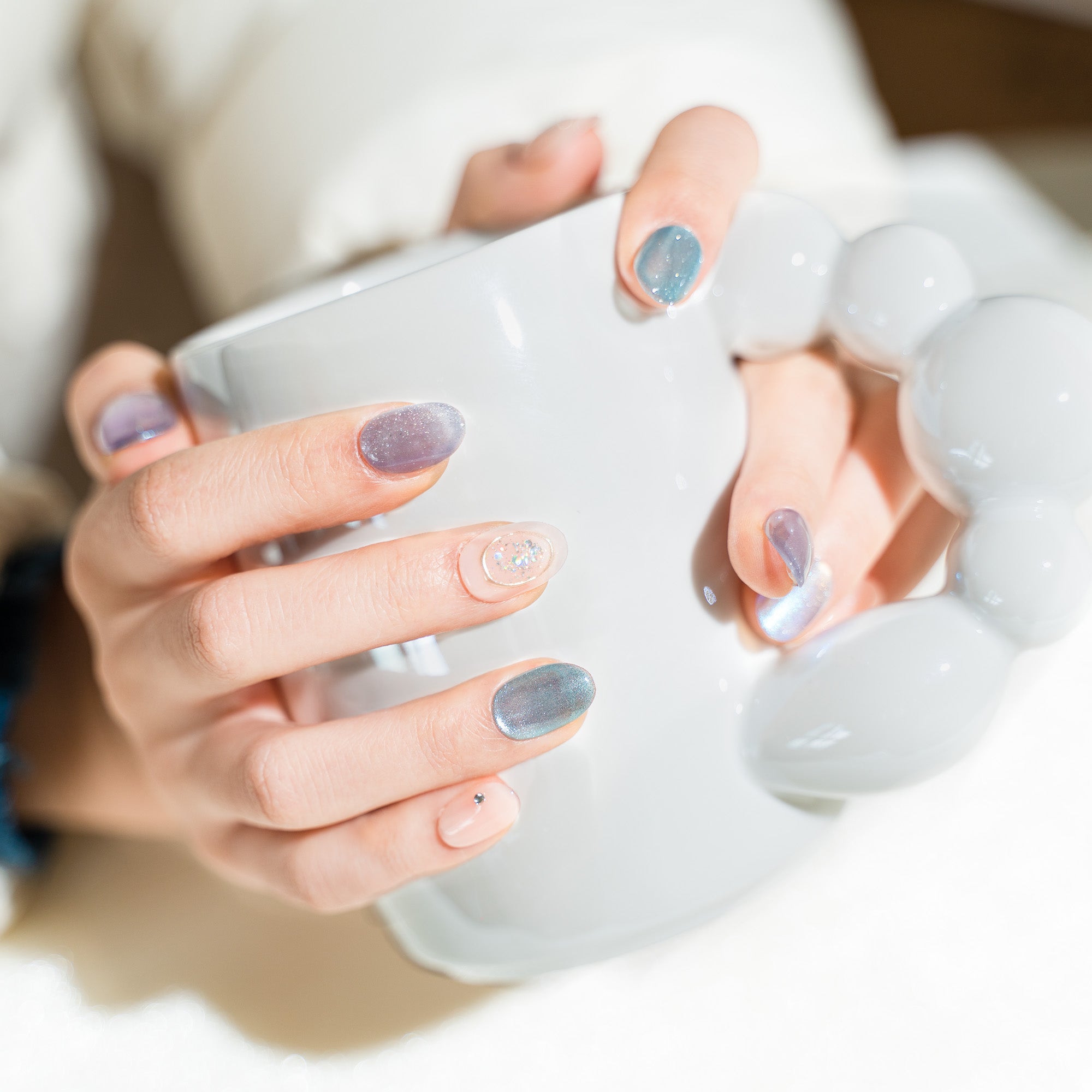 Ongles press-on faits main Court Rond – Bleu Violet Dégradé Aimant Minimaliste 10 pièces #219