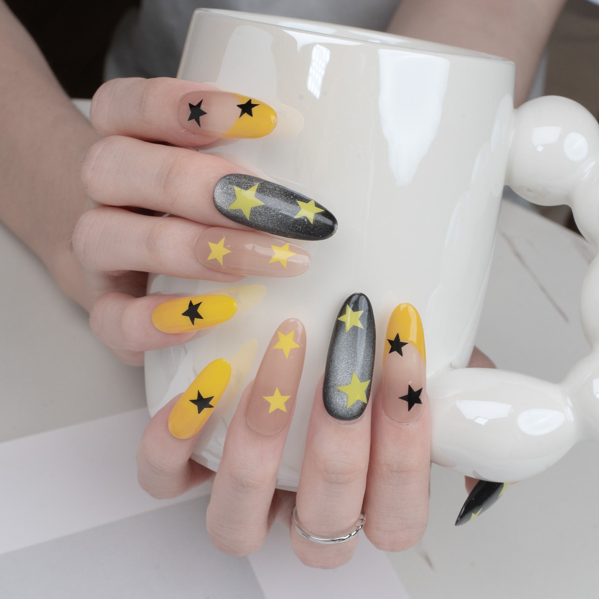 Ongles press-on faits main Long Ovale – Jaune Noir Aimant Y2K Minimaliste 10 pièces #253