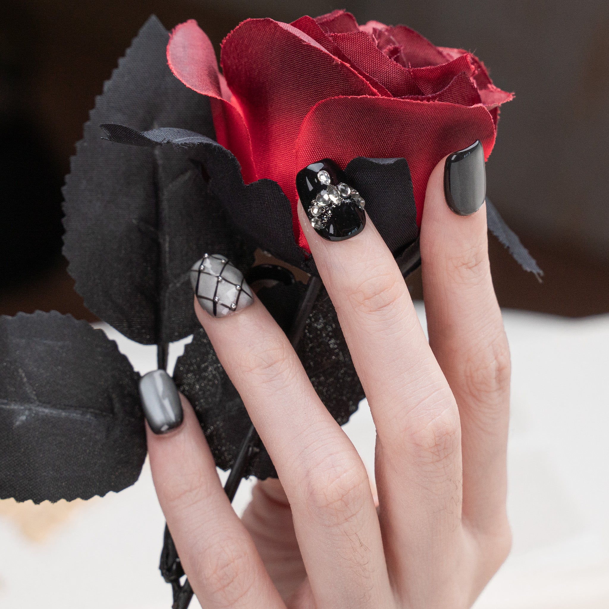 ハンドメイド ショート 短め スクエアオーバル ラウンド ネイルチップ– ブラック ストーン グロッシー 手描き 10枚セット #238