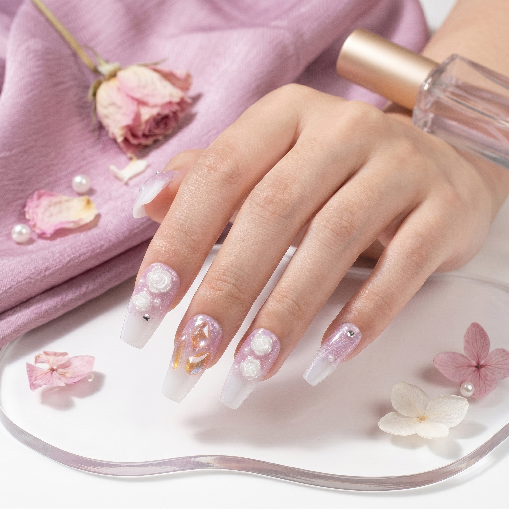 Faux ongles faits main motif floral et nacré #004