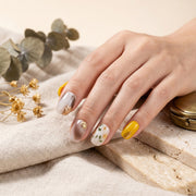 Handgefertigte Press-on-Nägel mit Marmor- und Goldfolien-Blumendesign #005
