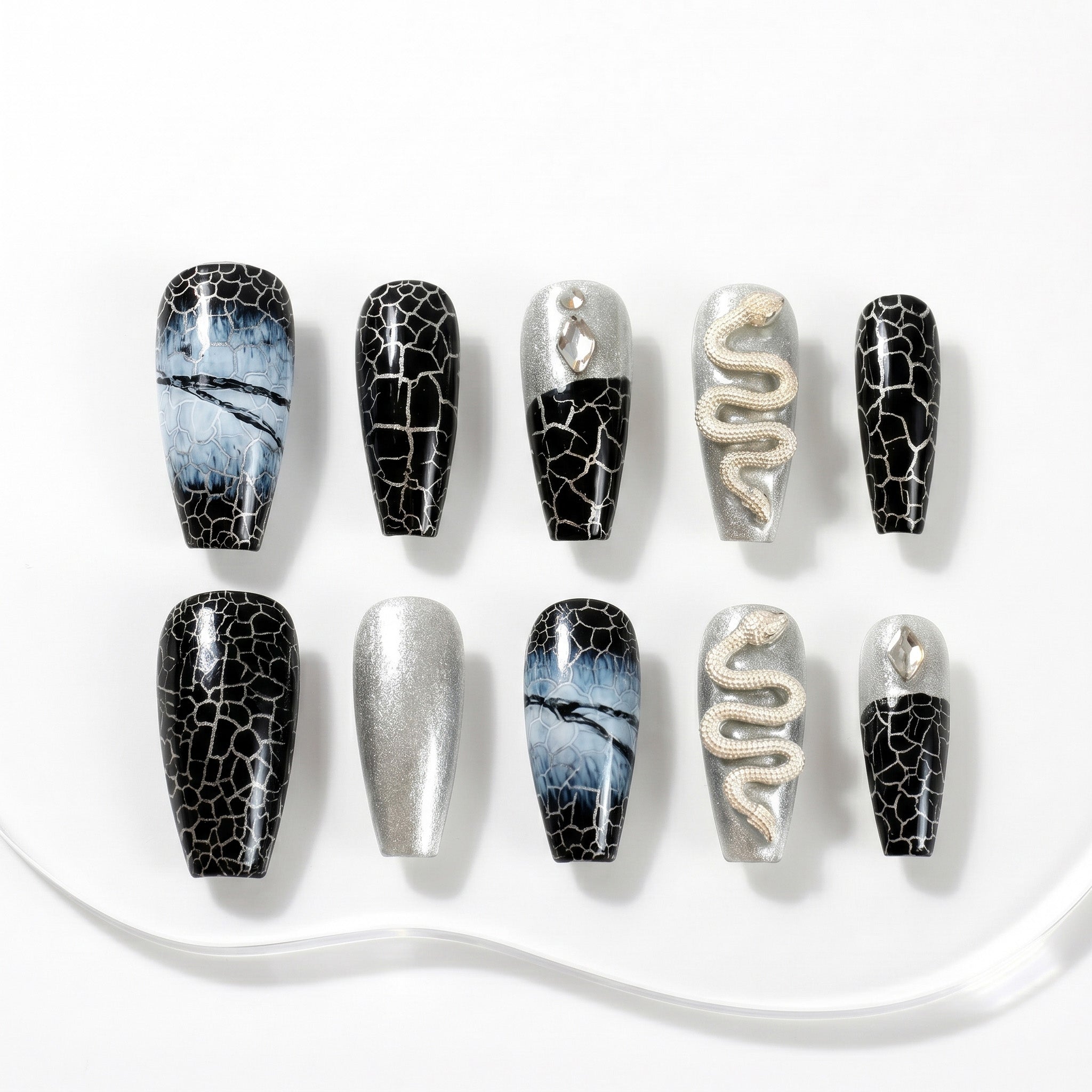 ダーククラックル&スネークモチーフのハンドメイドネイルチップ #007