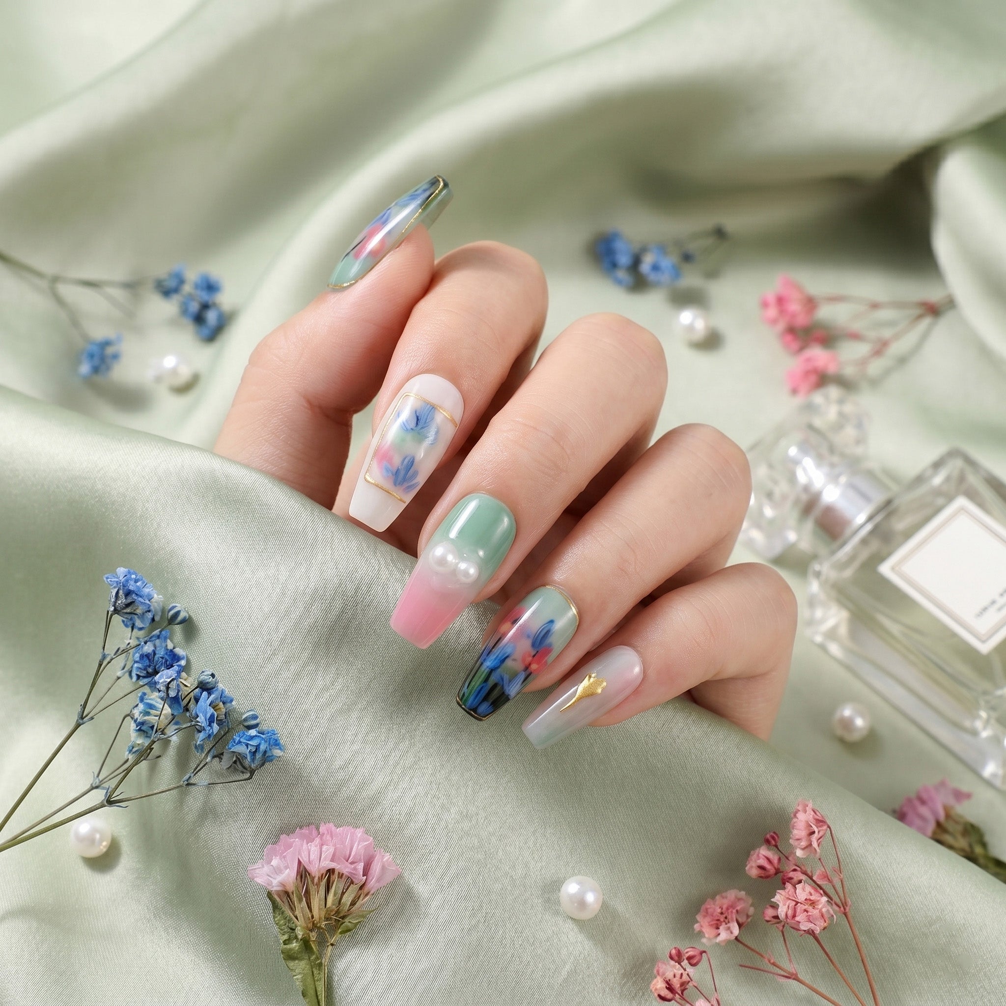 Faux ongles faits main jardin menthe et fleurs #031