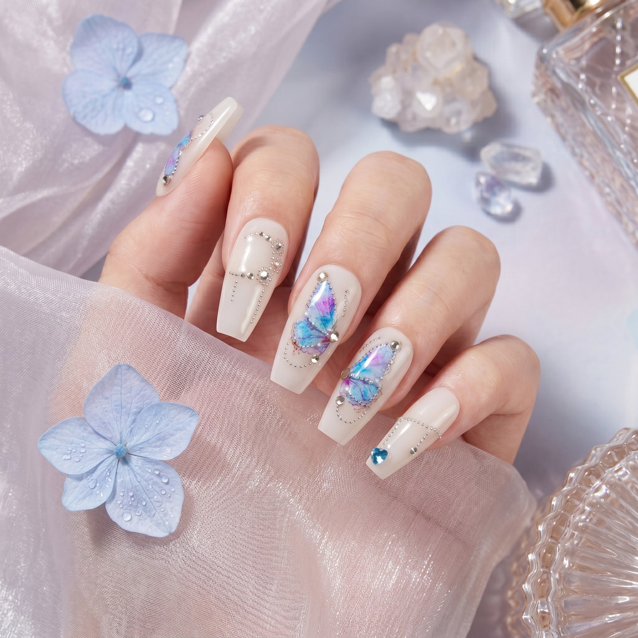 Faux ongles faits main papillons et perles #090