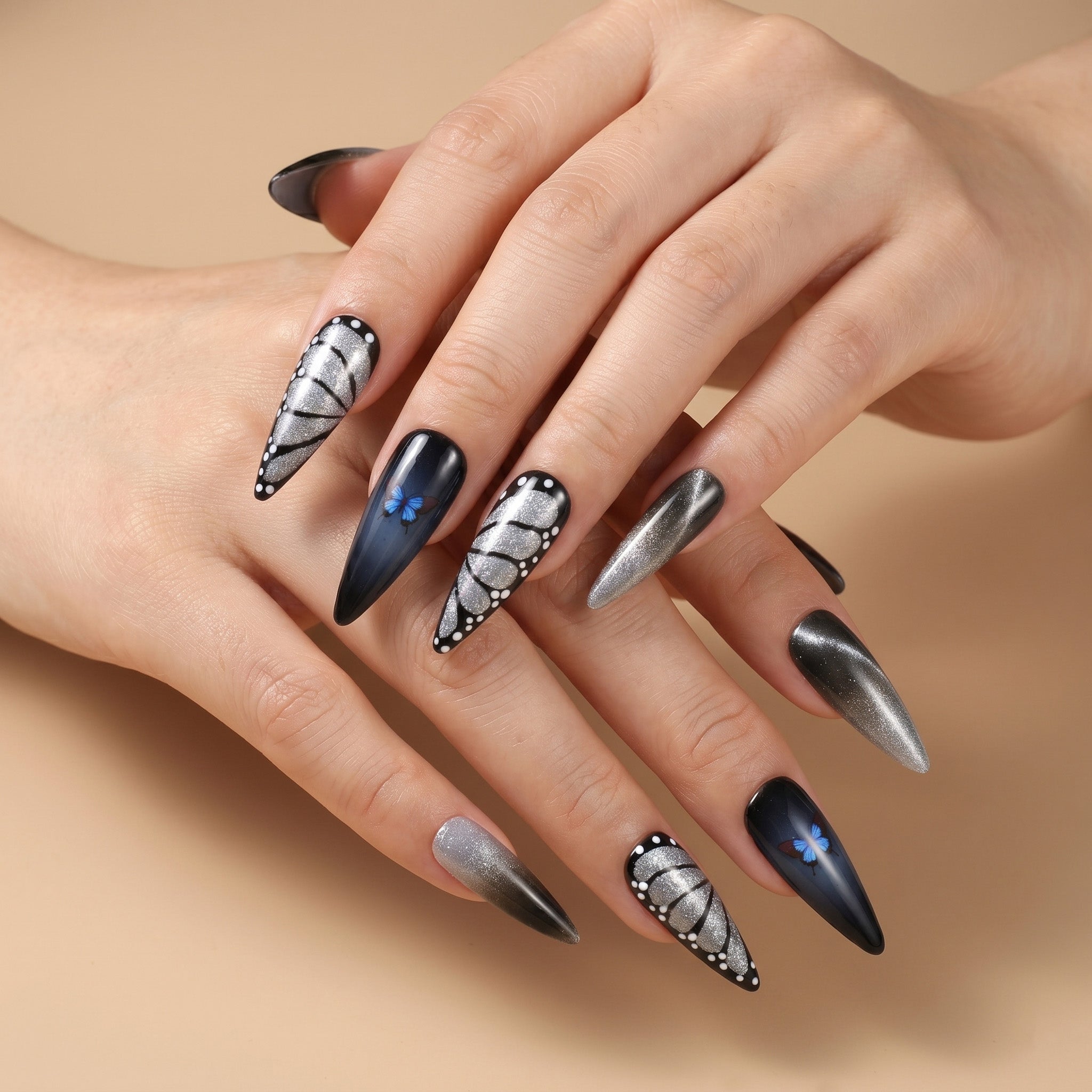 Handgemachte Lang Stiletto Mandel Press-On Nägel – Schwarz Blau Weiß Handgemalt Schmetterling Y2K 10 Stück #160