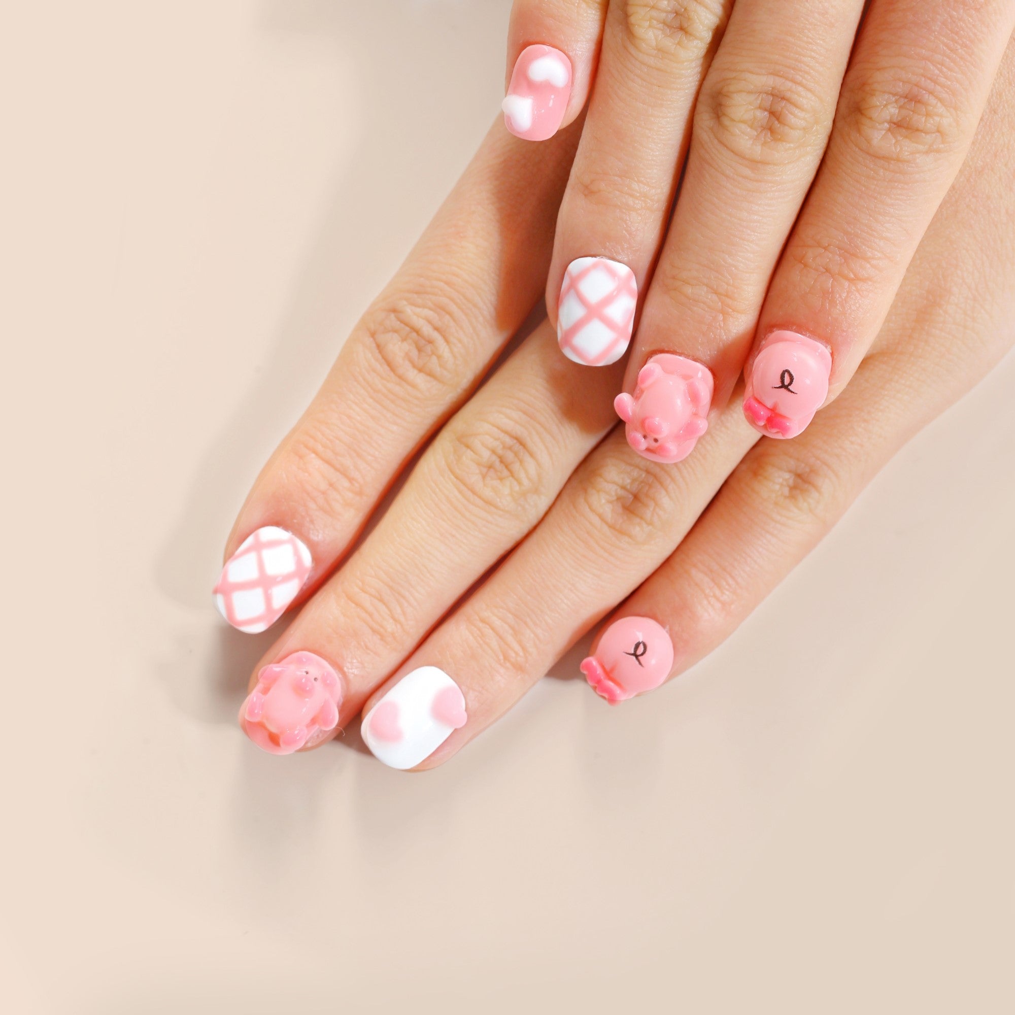 Ongles press-on faits main Court Carré-arrondi – Rose Blanc 3D Dessin animé Japonais 10 pièces #157