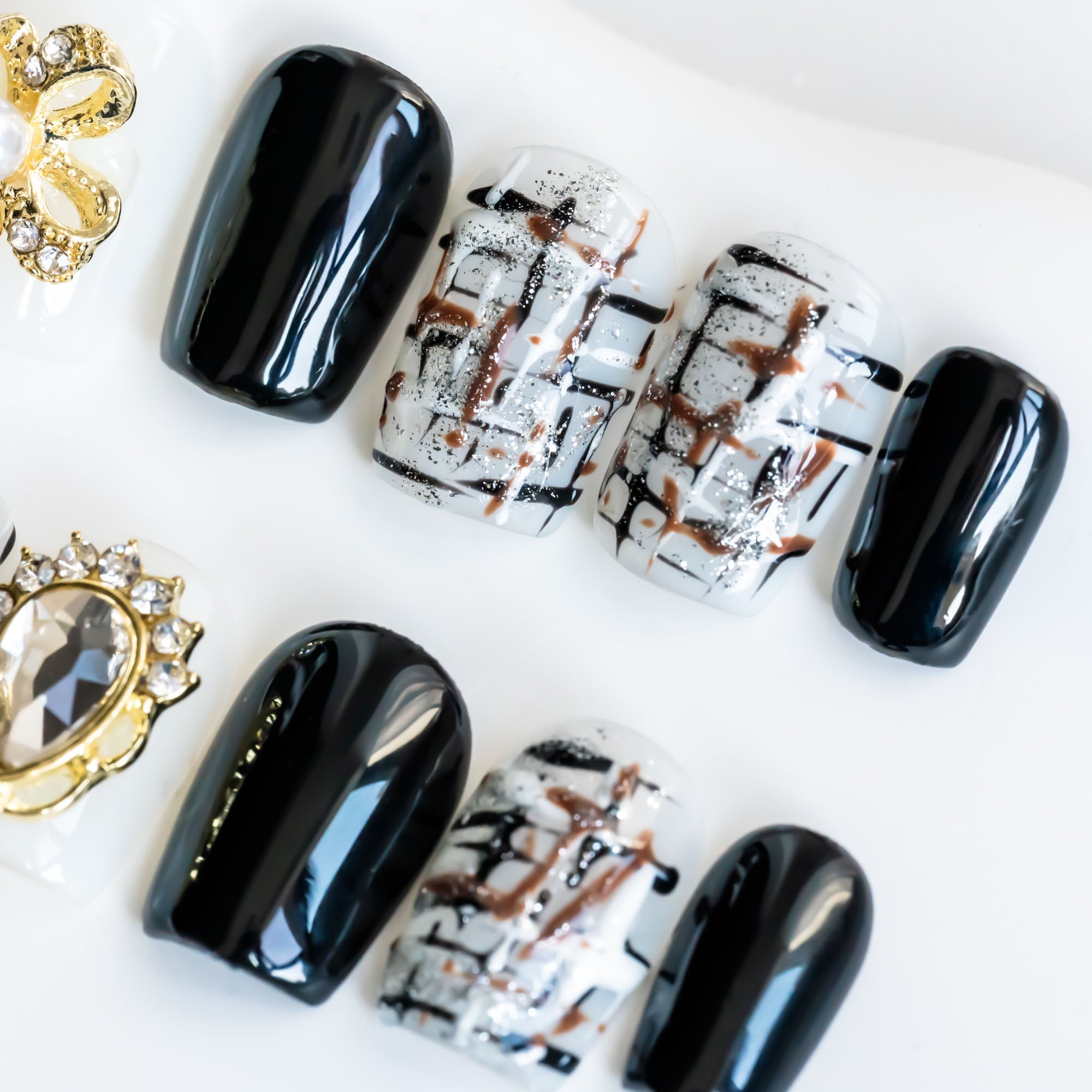 ハンドメイド ショート 短め スクエア ネイルチップ– ブラック ストライプ ストーン 3D 10枚セット #047