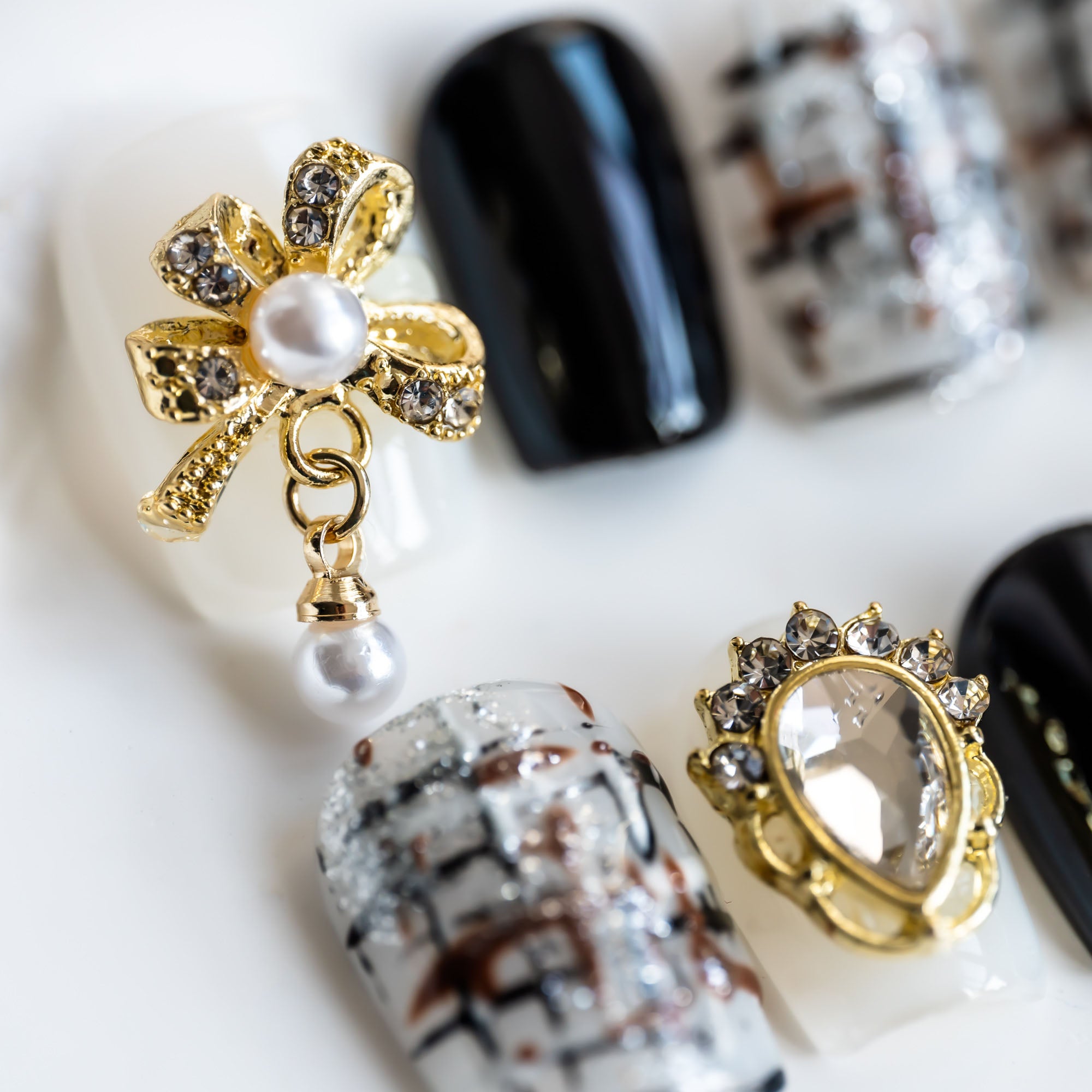 ハンドメイド ショート 短め スクエア ネイルチップ– ブラック ストライプ ストーン 3D 10枚セット #047