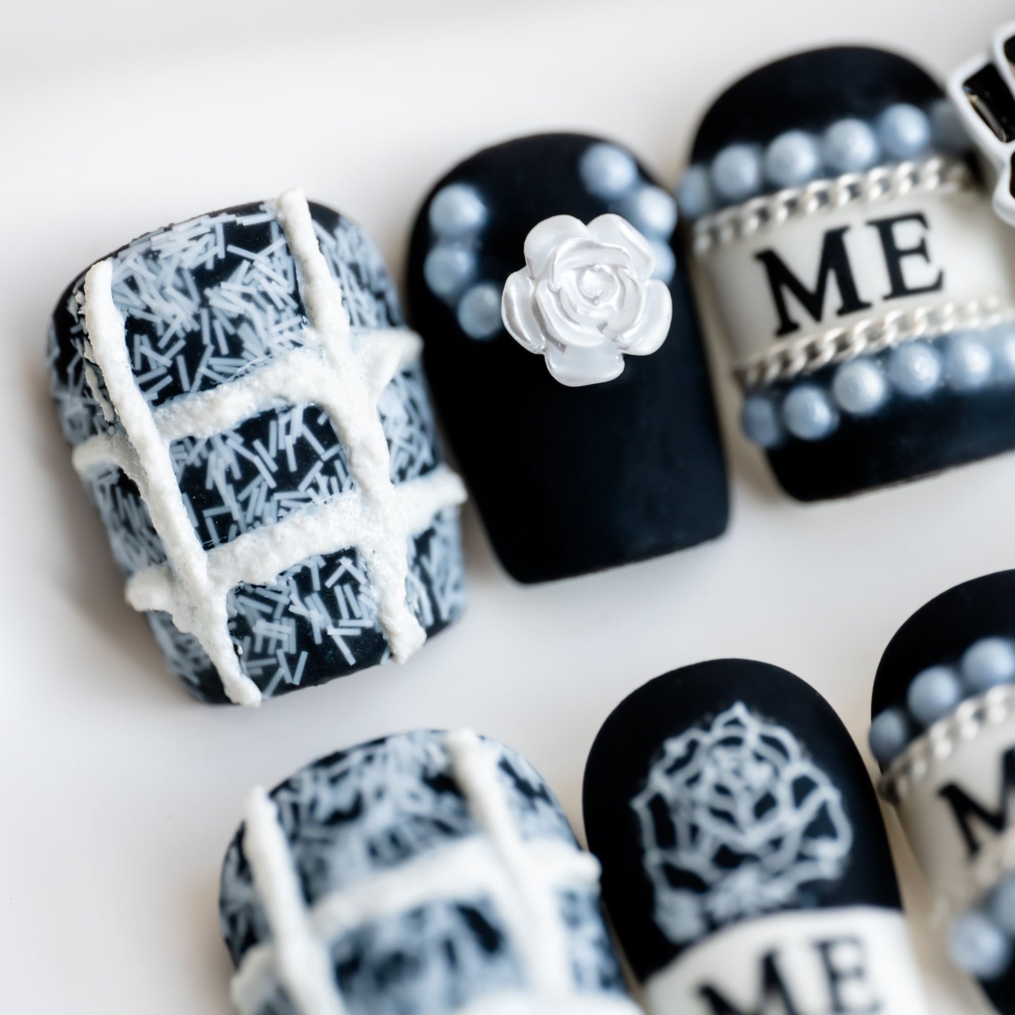 Handmade Press-on Nails Short Square Black White Tweed Flower 3D Design 10Pcs HM048