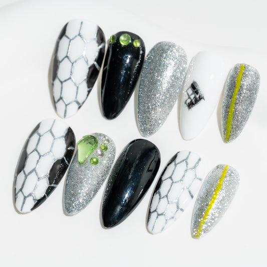 Handmade Press-on Nails Medium Long Amlond White Black Green Snake Design 10Pcs HM018