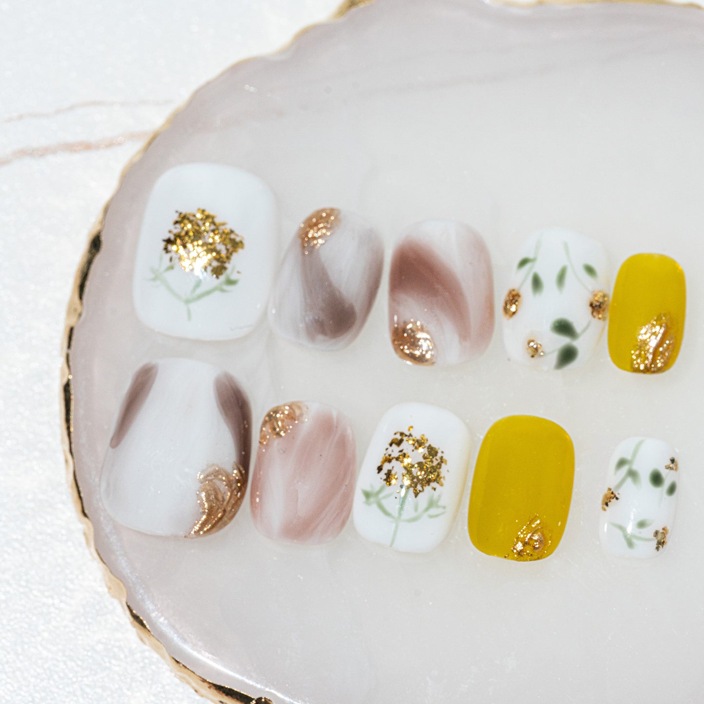 Handmade Press-on Nails Short Round Squoval Beige White Gold Flower Design 10Pcs HM005