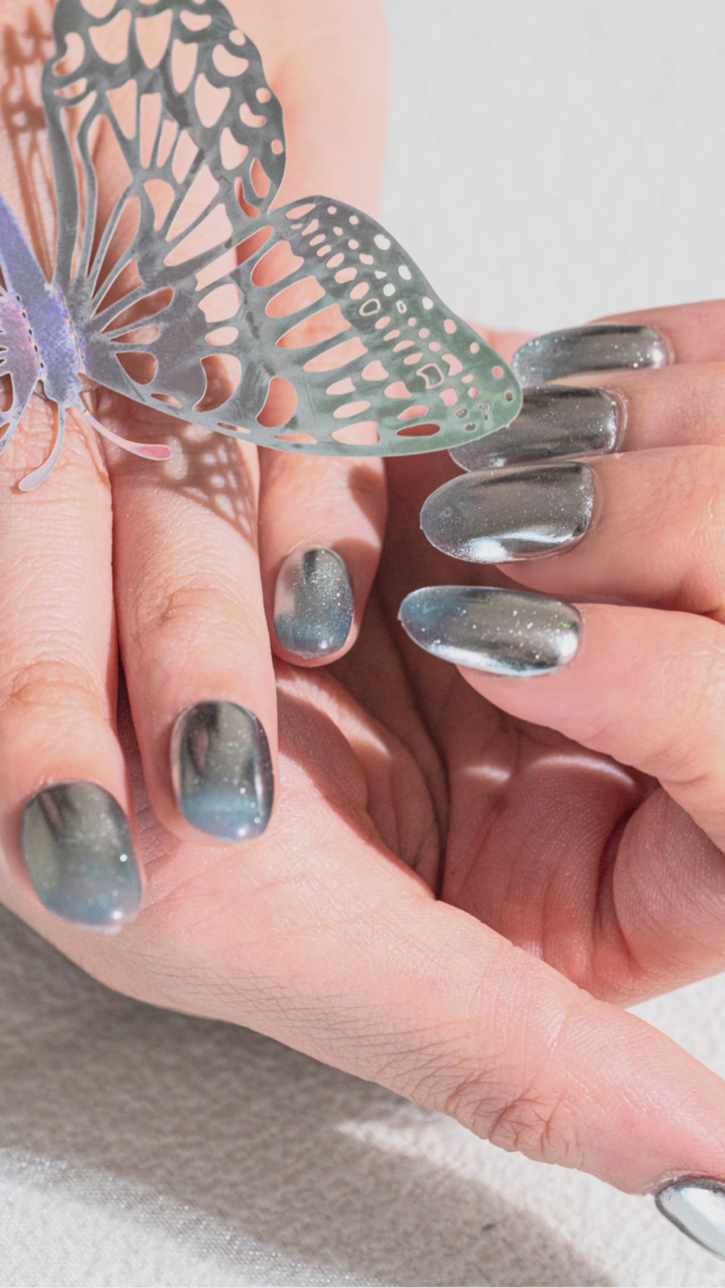 동영상 로드: Handmade Short Almond Press-On Nails - Blue Silver Aurora Gradation glossy 10 Pcs #221