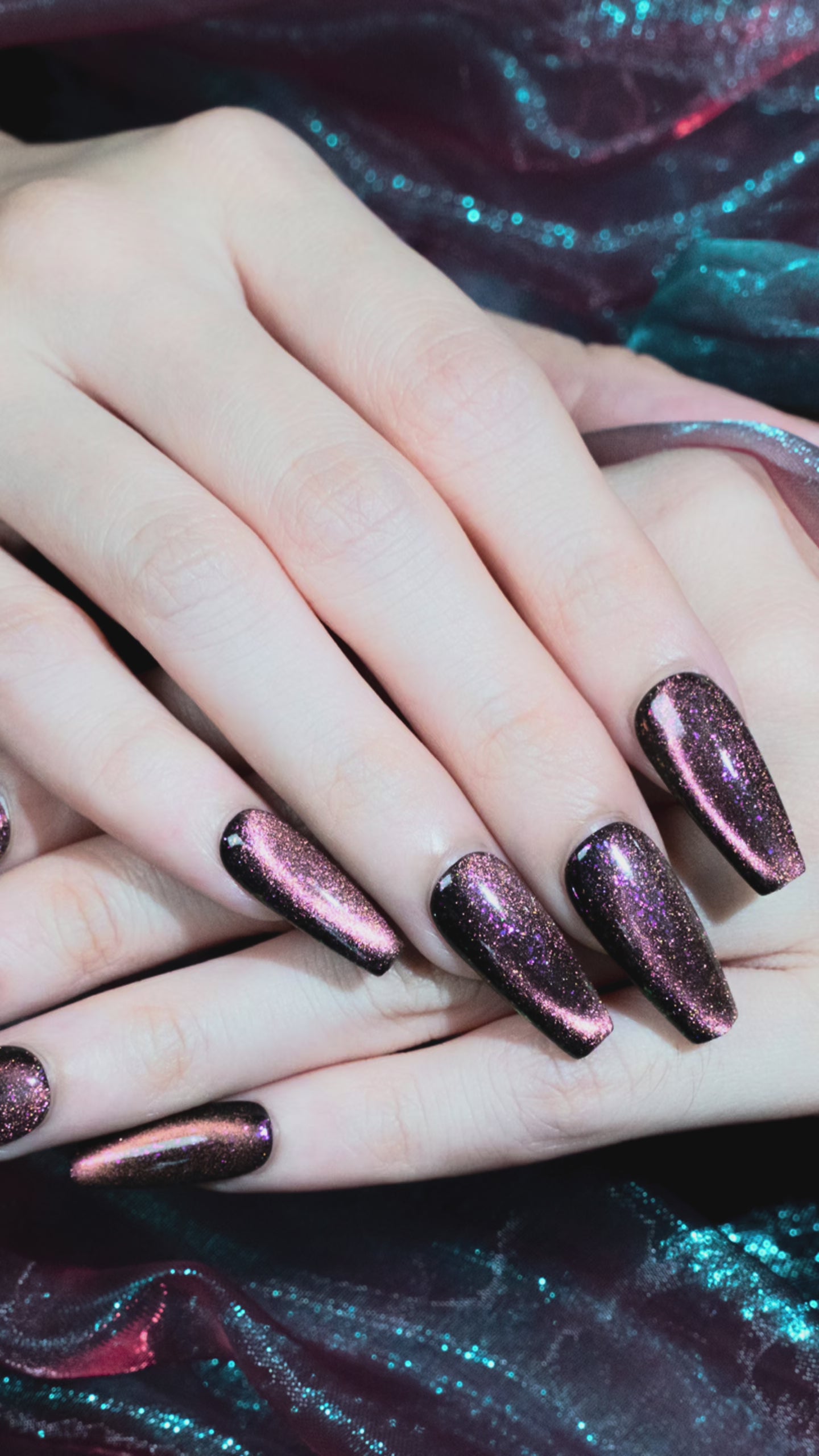 ビデオをロード: ハンドメイド ミディアム アーモンド ネイルチップ– ブラック ピンク むらさき マグネット 無地 ワンカラー シンプル 10枚セット #258