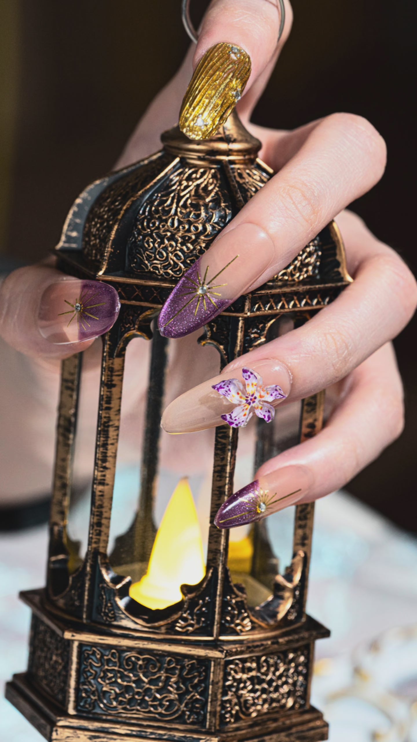 載入影片：Handmade Long Almond Press-On Nails - Purple Yellow Rhinestone Hand-Painted Gradation 10 Pcs #222