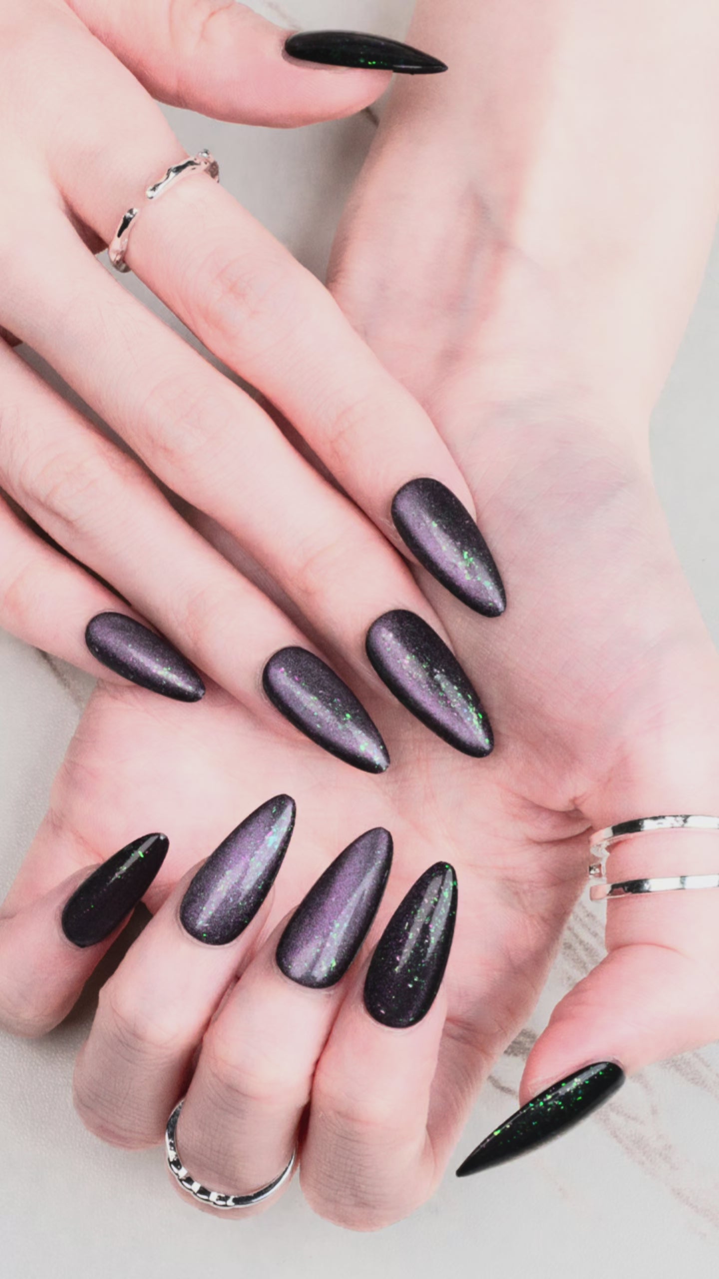 동영상 로드: Handmade Medium Almond Press-On Nails - Black Magnet Solid Color Minimalist 10 Pcs #254